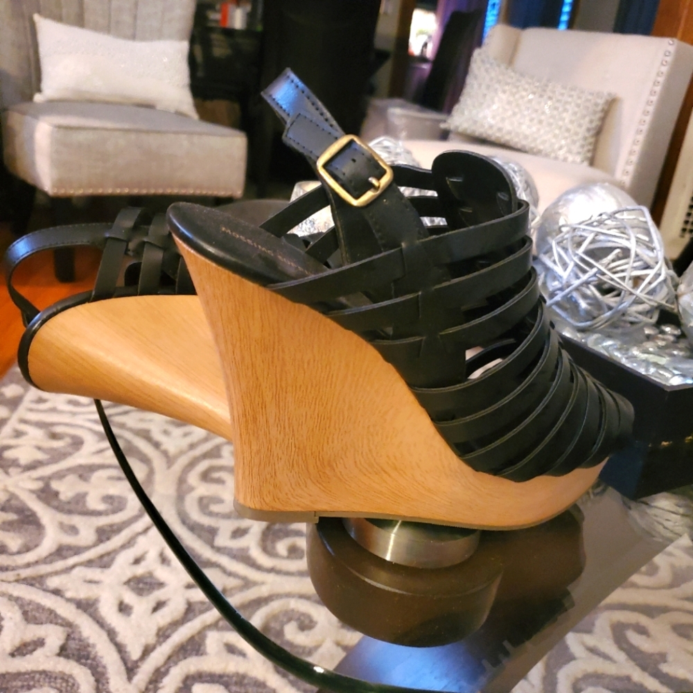 Women's platform sandals. Black with wooden heels. Size 11